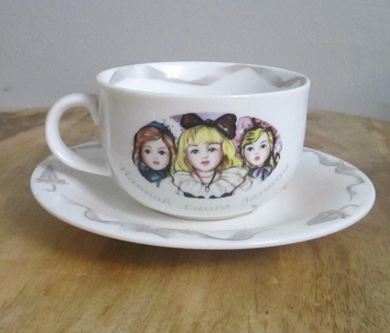 Paul Cardew Victorian Dolls Cup and Saucer - Thumbnail 3