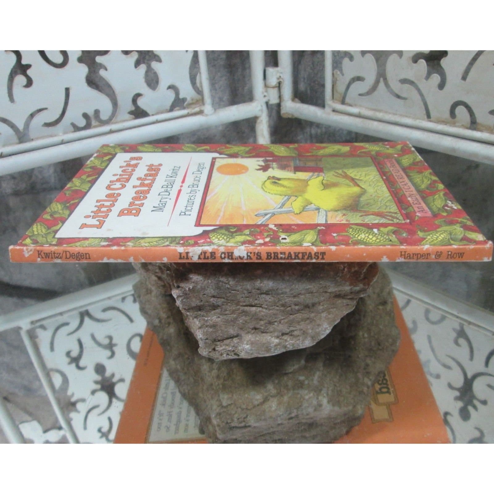 Little Chick's Breakfast by Mary DeBall Kwitz, An I Can Read Book, 1983 - Thumbnail 2