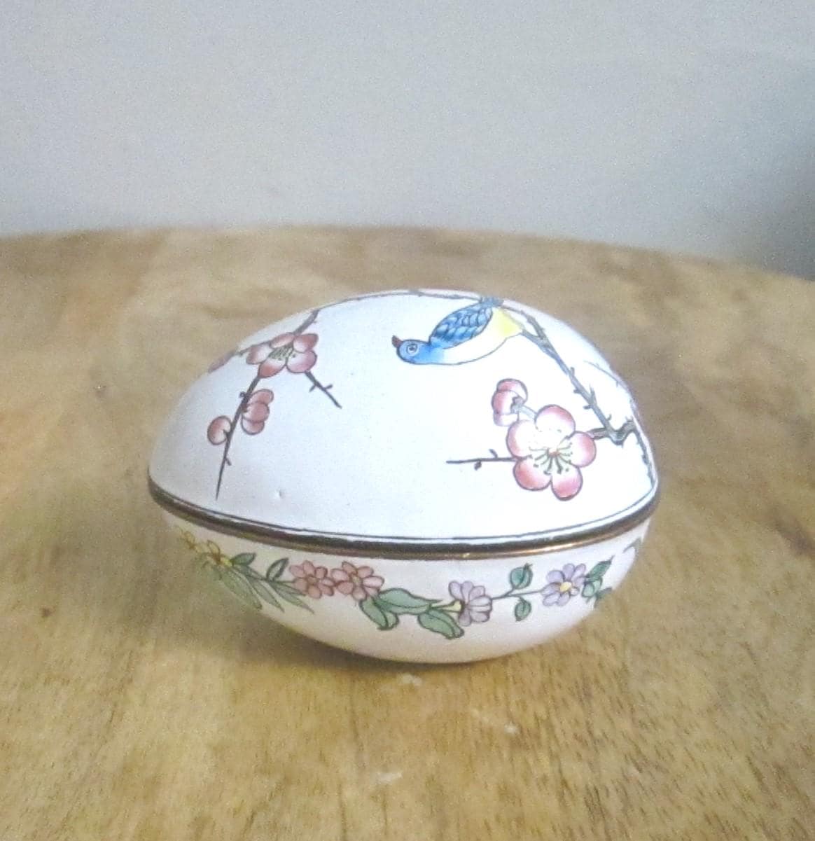 Vintage Chinese Canton Enamel Egg Shaped Trinket Box - Thumbnail 3
