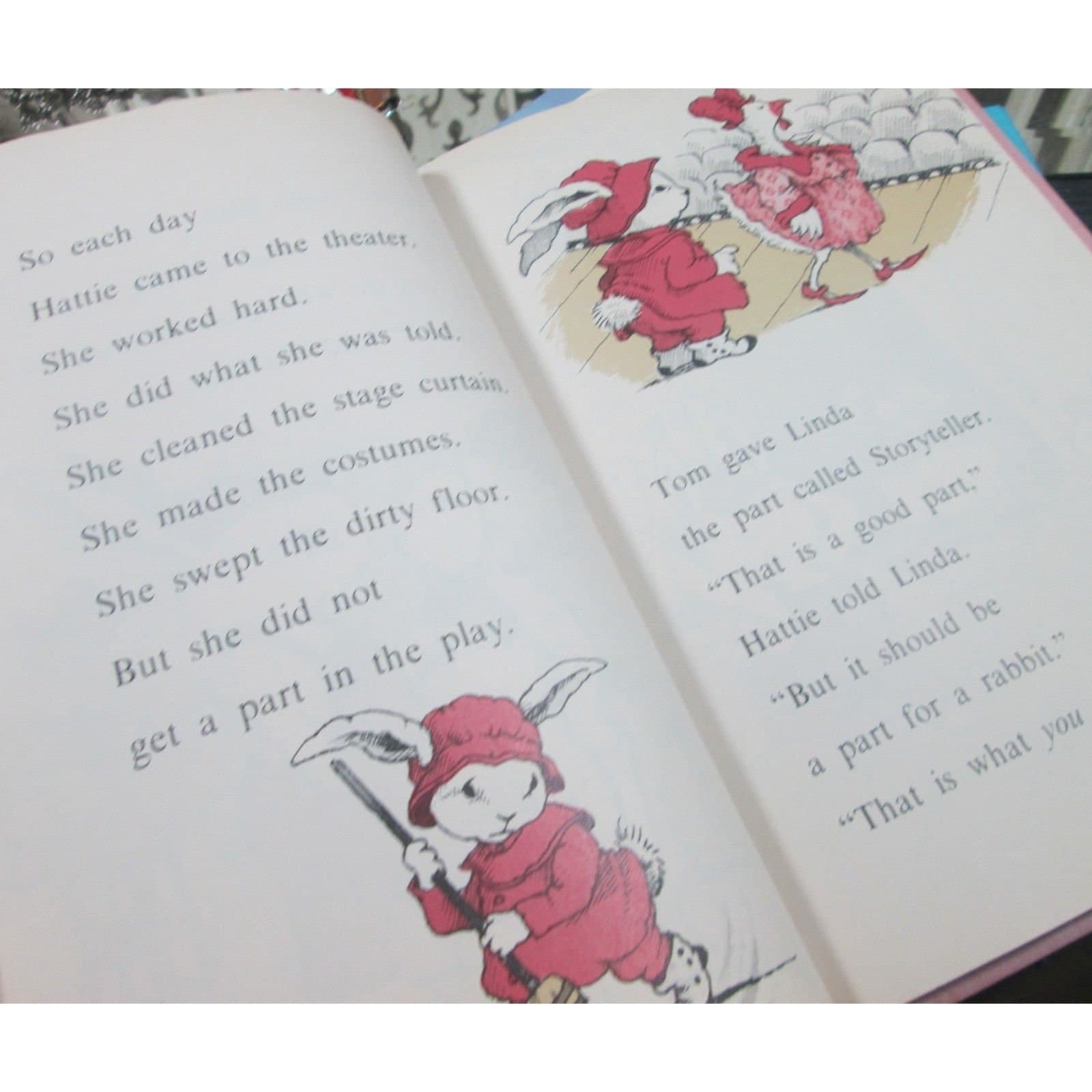 Vintage Hattie, Tom, and the Chicken Witch by Dick Gackenbach, 1980 - Thumbnail 3