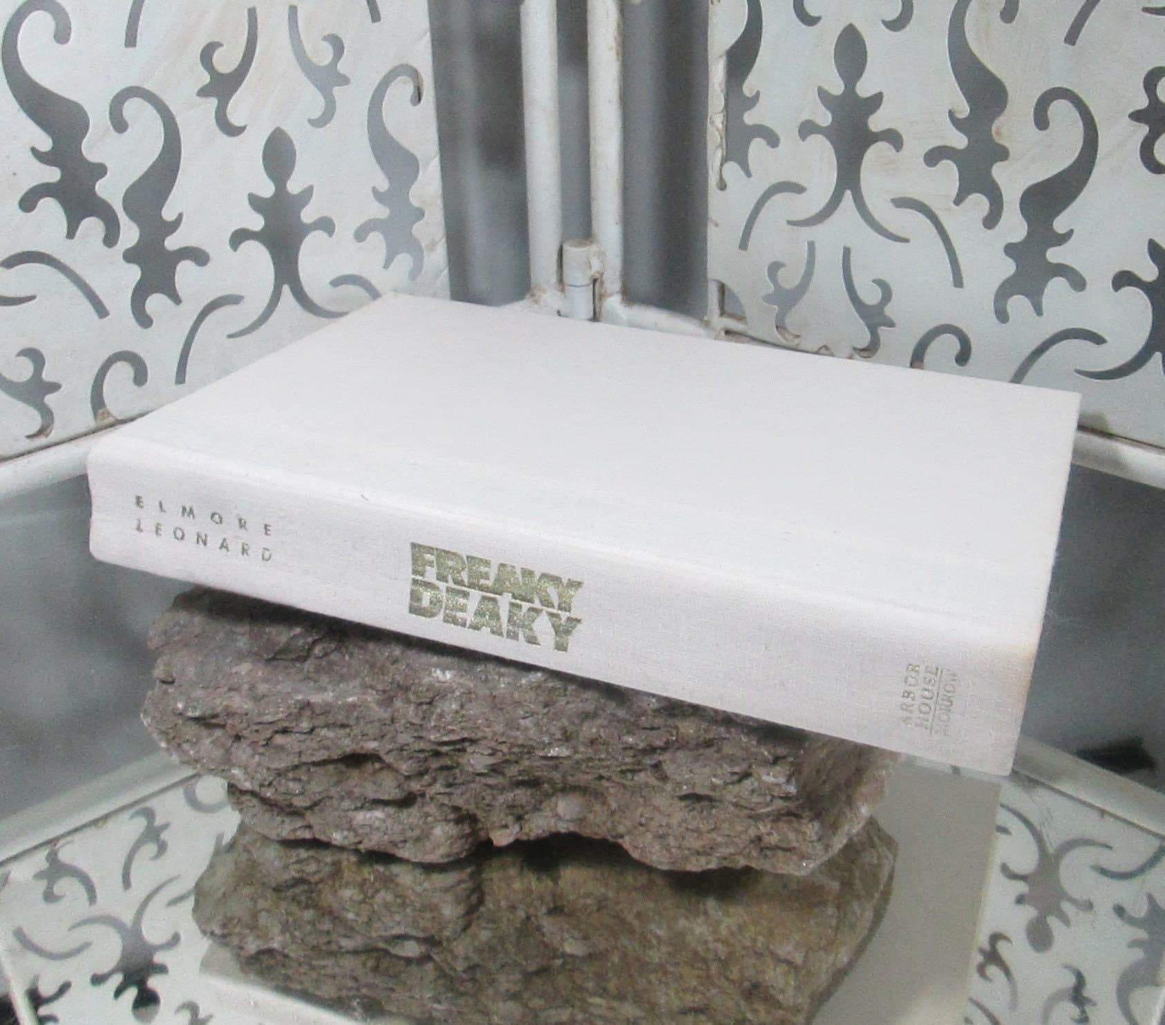 Vintage Edition Freaky Deaky by Elmore Leonard, 1988