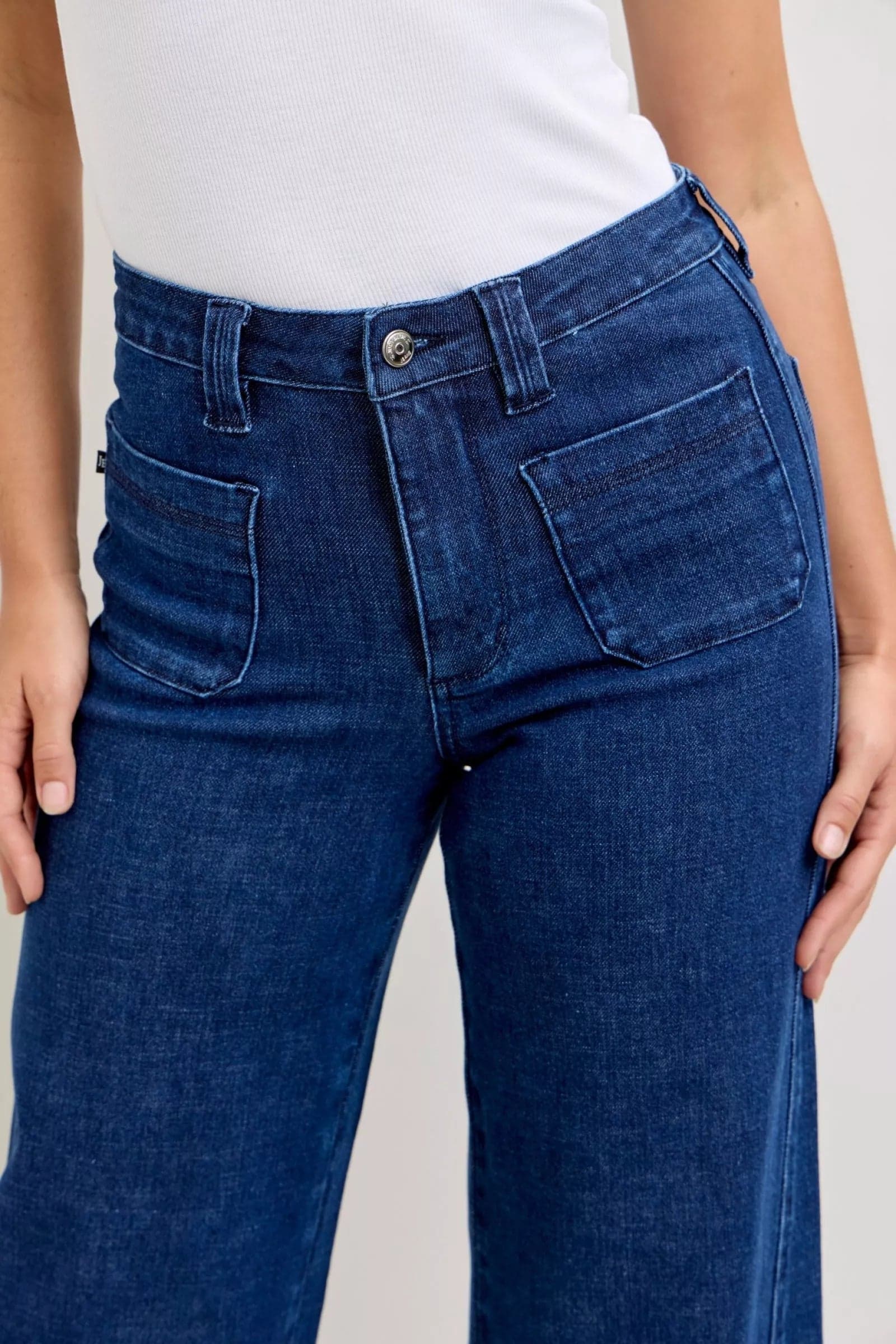 Judy Blue High-Waisted Retro Wide Jeans with Patch Pkts & Twisted Seams - DK / 9(29) - Thumbnail 9