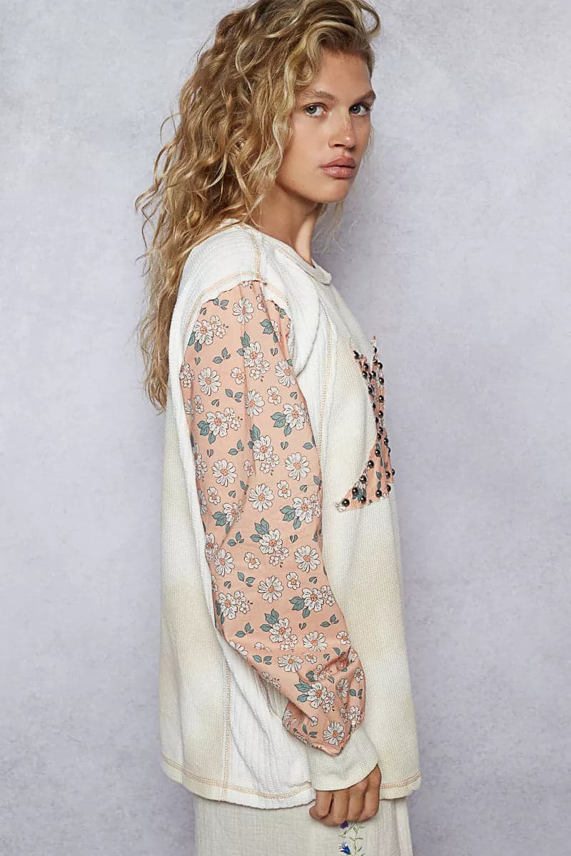 POL Exposed Seam Star Patch Thermal Top with Floral Sleeves - CREAM MULTI / S - Thumbnail 3