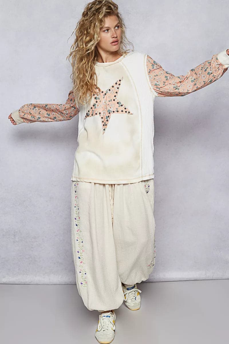 POL Exposed Seam Star Patch Thermal Top with Floral Sleeves - CREAM MULTI / S - Thumbnail 5