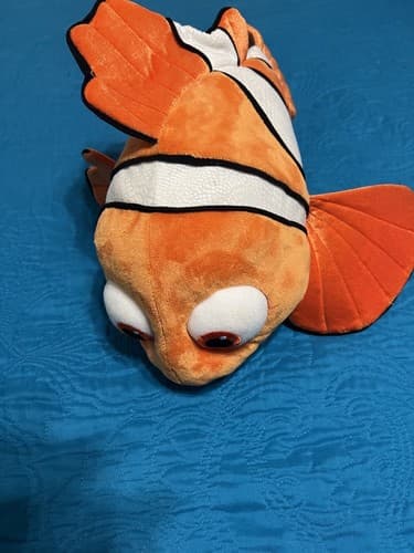 Finding Nemo Disney Store 17” Lg Clown Fish Disney Pixar Plush