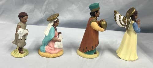 Vintage Heritage Of Christmas 8 Piece Porcelain Christmas Nativity Set~Walmart - Thumbnail 4