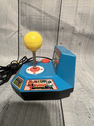 Vintage 2004 Namco Ms. Pac-Man Galaga 5-in-1 TV Plug N Play Jakks Arcade Game - Thumbnail 3