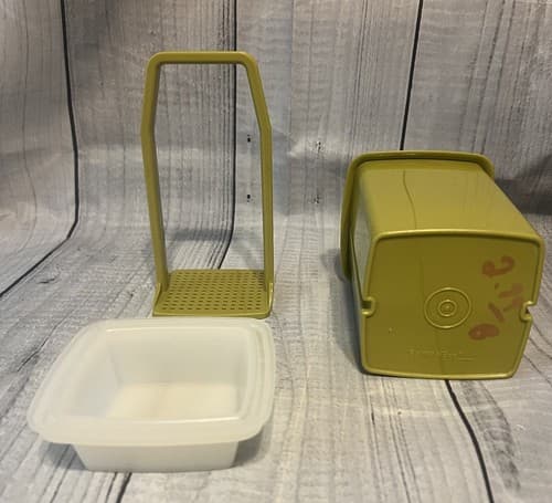 TUPPERWARE Pickle Olive Keeper #1330-10 Avocado Green Base Clear Top 70's Vtg - Thumbnail 2