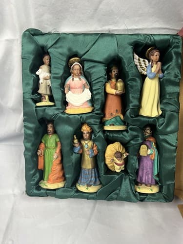 Vintage Heritage Of Christmas 8 Piece Porcelain Christmas Nativity Set~Walmart - Thumbnail 2