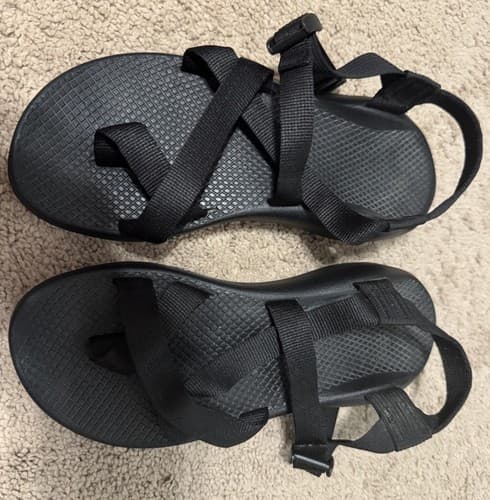 CHACO VIBRAM Women's All Black Thick Strap/Toe Loop Sandals SIZE W9