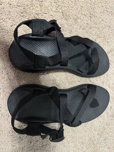 CHACO VIBRAM Women's All Black Thick Strap/Toe Loop Sandals SIZE W9 - Thumbnail 2