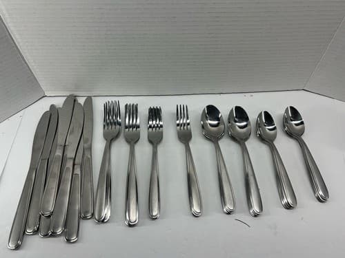 Oneida Penninsula Castle Jordan Laura Flatware Lot 40 Pcs. Eight 5 Pc Sets