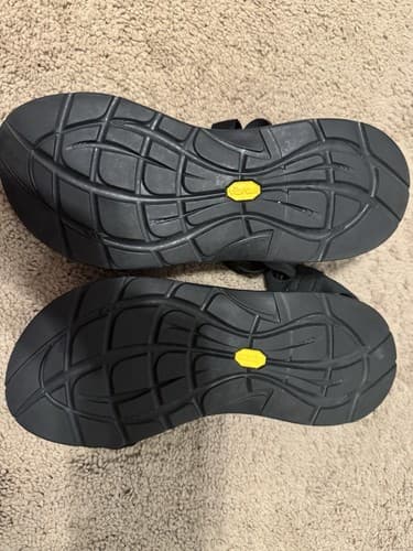 CHACO VIBRAM Women's All Black Thick Strap/Toe Loop Sandals SIZE W9 - Thumbnail 3
