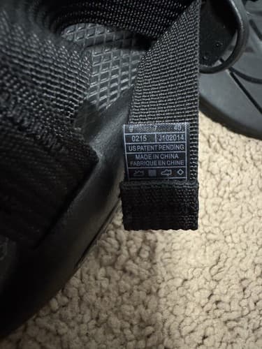 CHACO VIBRAM Women's All Black Thick Strap/Toe Loop Sandals SIZE W9 - Thumbnail 7