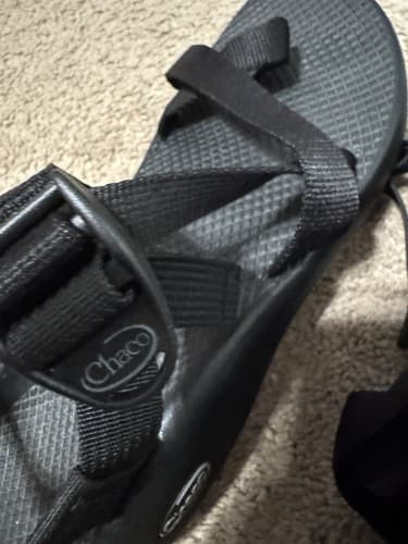 CHACO VIBRAM Women's All Black Thick Strap/Toe Loop Sandals SIZE W9 - Thumbnail 6