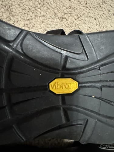 CHACO VIBRAM Women's All Black Thick Strap/Toe Loop Sandals SIZE W9 - Thumbnail 4