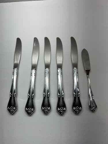 Set of 5- 1881 Rogers by Oneida USA ARBOR ROSE-TRUE ROSE Stainless DINNER KNIVES - Thumbnail 2