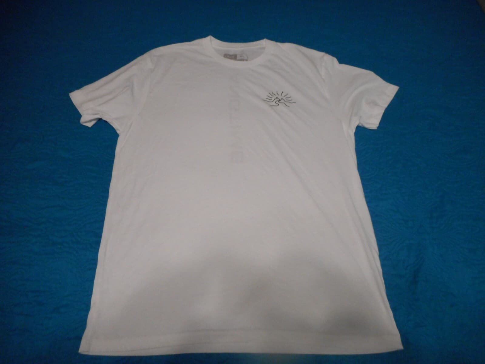 UNRL T Shirt Men's XL Short Sleeve tee white Cotton/Polyester blend Hangtime
