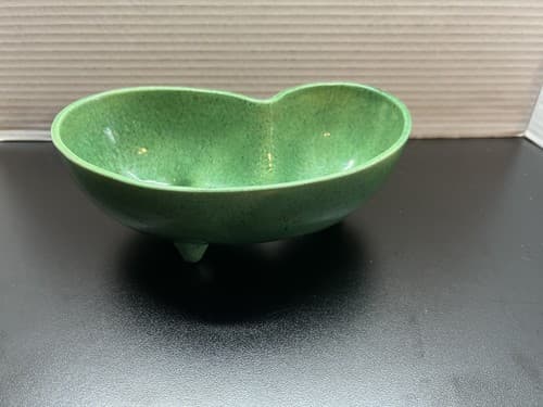 Covina Pottery CP Planter Ceramic MCM Amoeba Kidney Teardrop Footed Pot 925 - Thumbnail 2