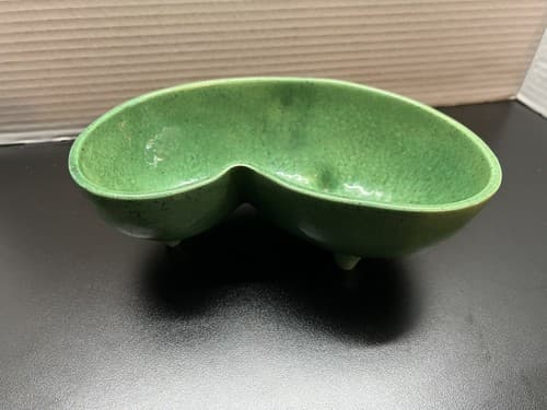 Covina Pottery CP Planter Ceramic MCM Amoeba Kidney Teardrop Footed Pot 925 - Thumbnail 3