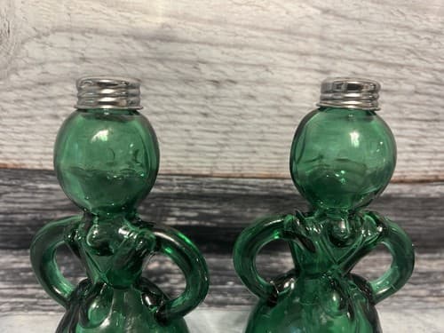 Vintage 7” Green Depression Glass Merry Maids Salt & Pepper Shaker Set Rare - Thumbnail 4