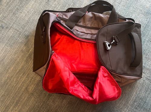 SWISS GEAR Sport Duffel Gym Travel Bag Carry On 24 ix 12 x 12 in Red and Grey - Thumbnail 7