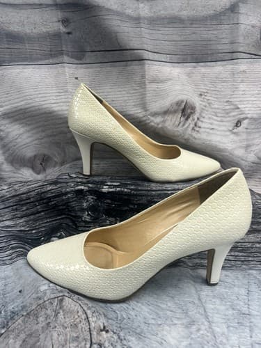 Alex Marie~Viola~9.5m Womens white heeled pump with box~pre-owned