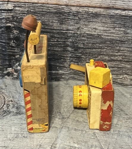 Vintage 1958 FISHER-PRICE SET~ Wind-up Musical Wood Radio & Camera 1967 - Thumbnail 4