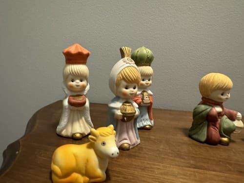 Vintage Ceramic Nativity Set with Manger Figures Lot of 10 figures - Thumbnail 2