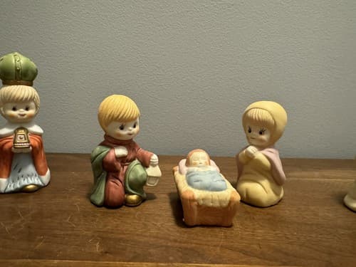 Vintage Ceramic Nativity Set with Manger Figures Lot of 10 figures - Thumbnail 3