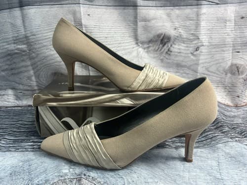Nina Satin Pumps Heels size 9.5M Gold/creme