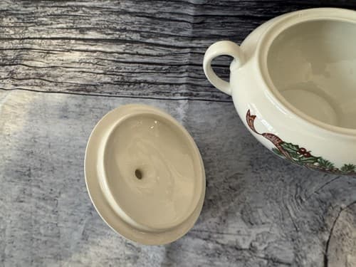 Johnson Brothers Victorian Christmas Sugar Bowl with Lid - Thumbnail 5