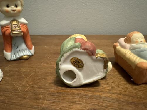 Vintage Ceramic Nativity Set with Manger Figures Lot of 10 figures - Thumbnail 5