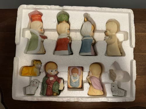 Vintage Ceramic Nativity Set with Manger Figures Lot of 10 figures - Thumbnail 6