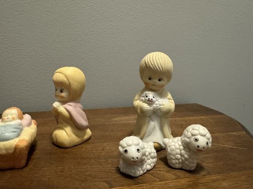 Vintage Ceramic Nativity Set with Manger Figures Lot of 10 figures - Thumbnail 4