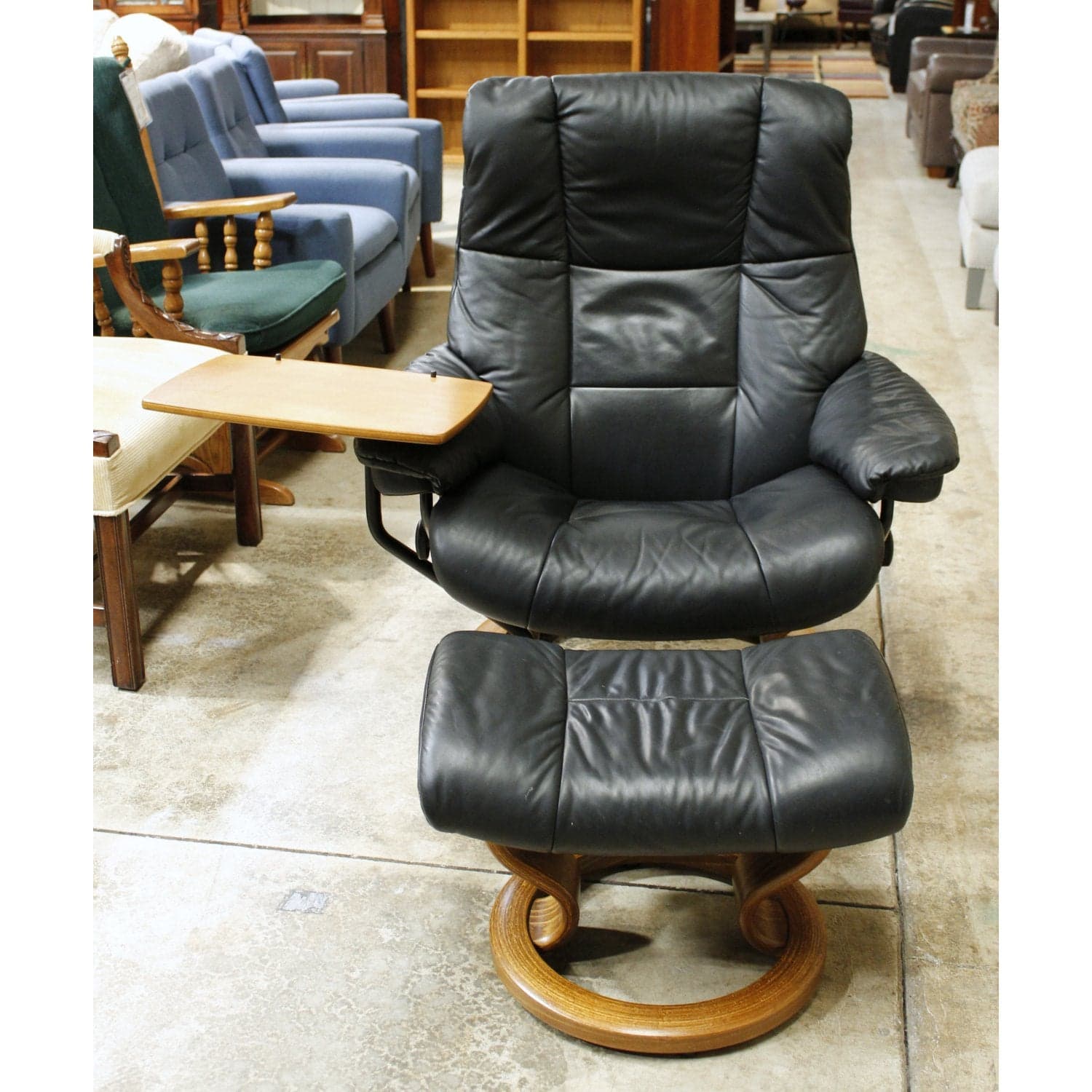 Ekornes Stressless Recliner w/Ottoman & Table Tray - Black - Thumbnail 4