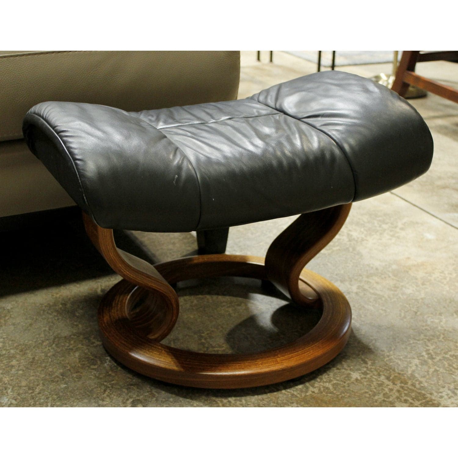 Ekornes Stressless Recliner w/Ottoman & Table Tray - Black - Thumbnail 5