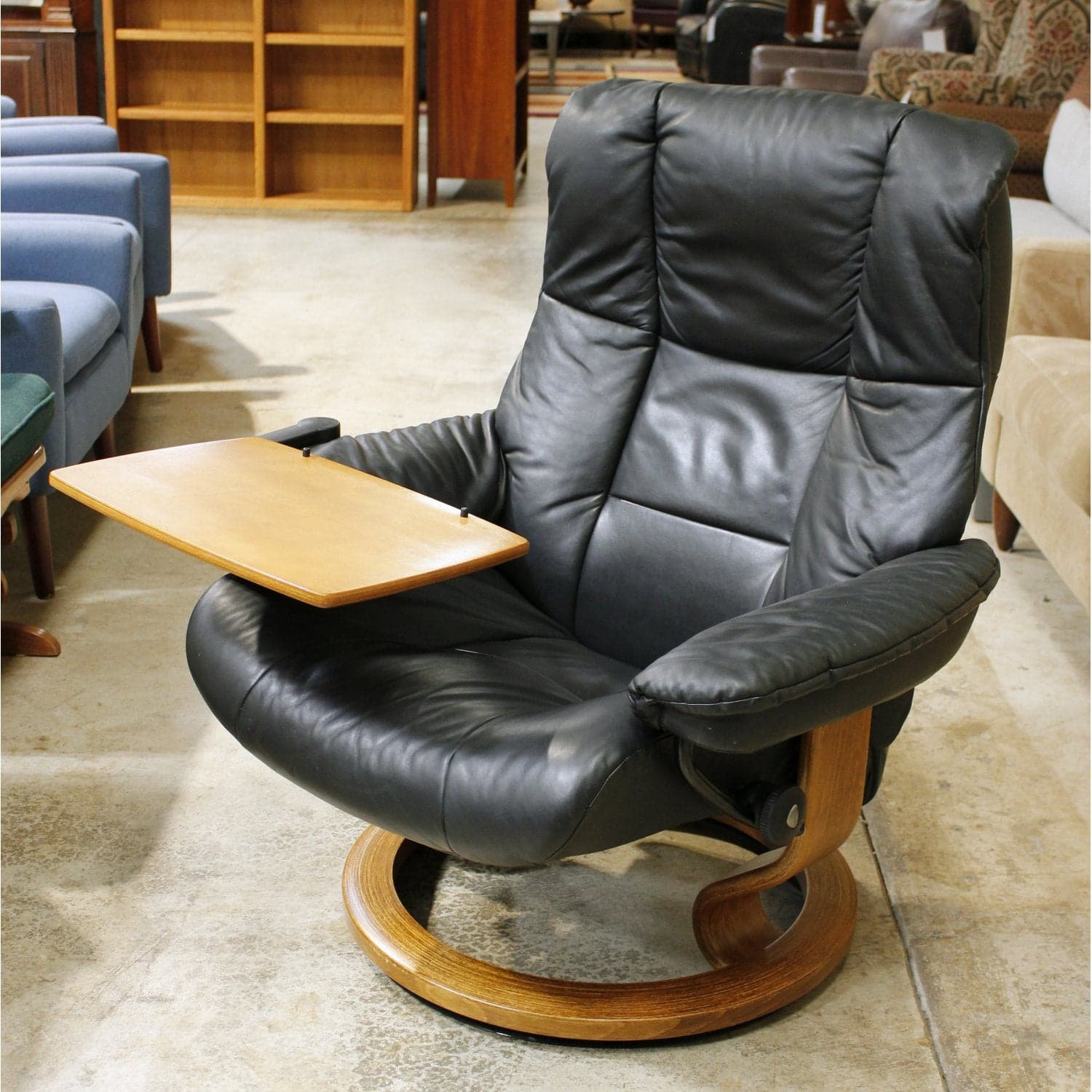 Ekornes Stressless Recliner w/Ottoman & Table Tray - Black - Thumbnail 3