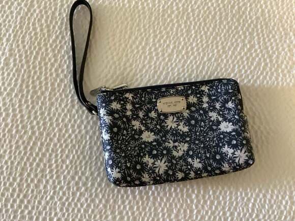 Michael Kors Navy Floral Daisy Double Zip Wristlet - Thumbnail 5