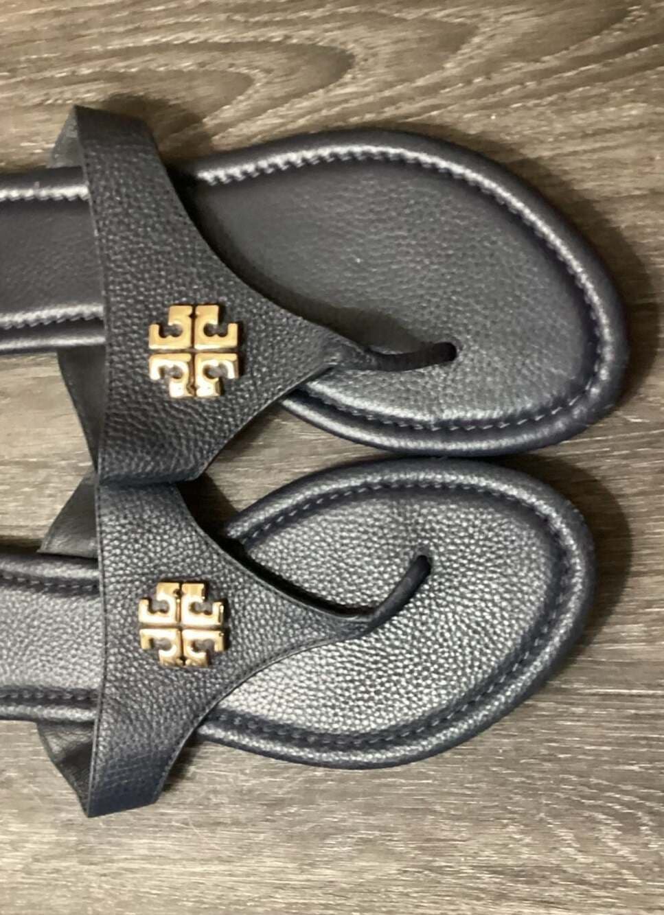 Tory Burch Jolie Tumbled Leather Thong Sandal in Navy - Thumbnail 2