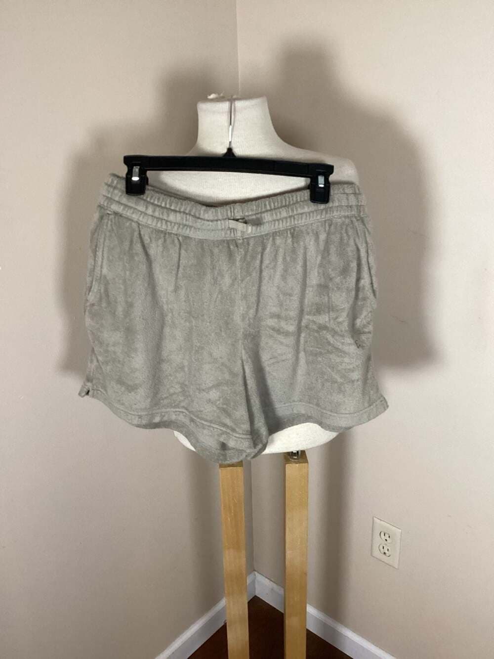 Everlane The Terry Towel Short in Sand - Thumbnail 3