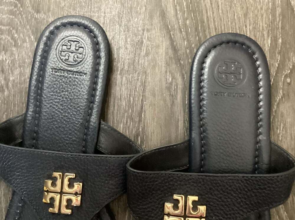 Tory Burch Jolie Tumbled Leather Thong Sandal in Navy - Thumbnail 4