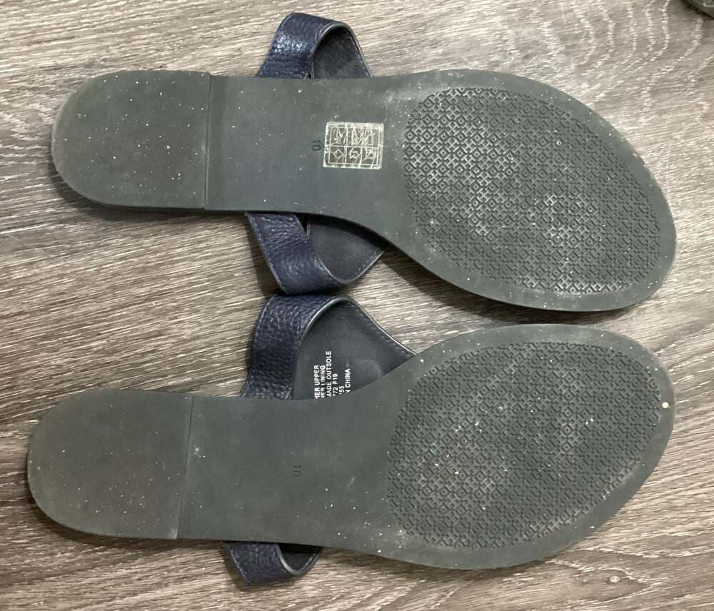 Tory Burch Jolie Tumbled Leather Thong Sandal in Navy - Thumbnail 5