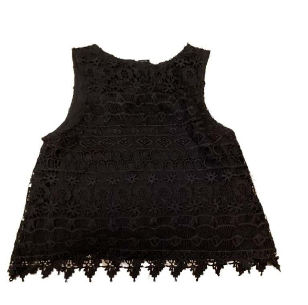 AQUA Black Geometric Lace Crochet Cropped Tank Top - Thumbnail 3