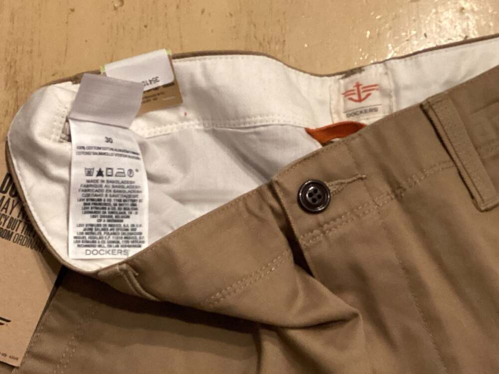 Dockers Men's Khaki Cargo Shorts Size 30 - Thumbnail 2
