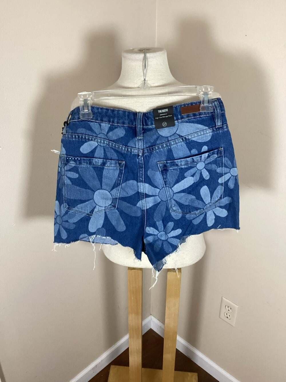 [BLANKNYC] The Reeve High-Rise Ribcage Daisy Print Denim Shorts Size 27 - Thumbnail 2