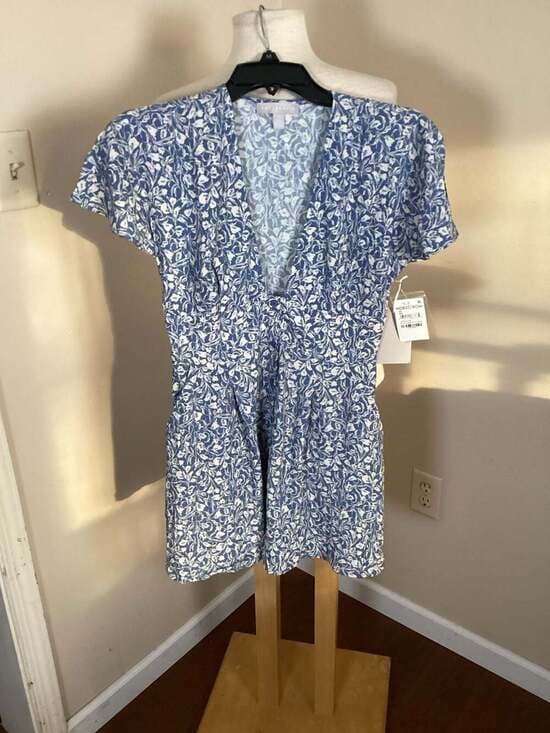 Chelsea 28 Blue Floral V-Neck Short Sleeve Romper Size XS - Thumbnail 4