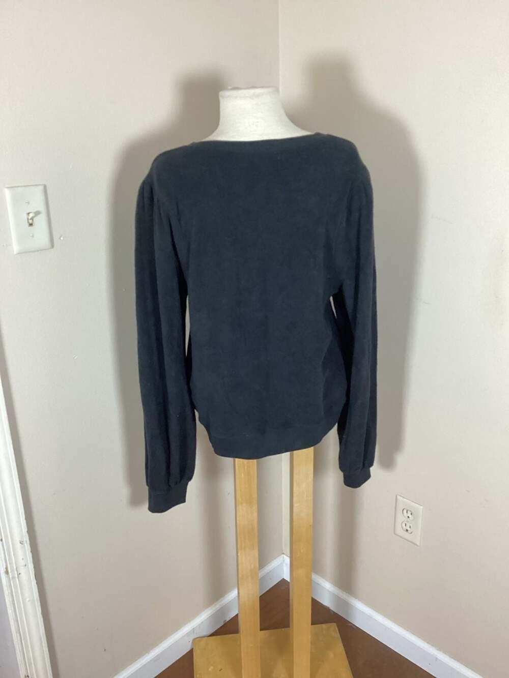 Goldie Lewinter x Evereve Black Fleece Puff Sleeve Sweatshirt - Thumbnail 3