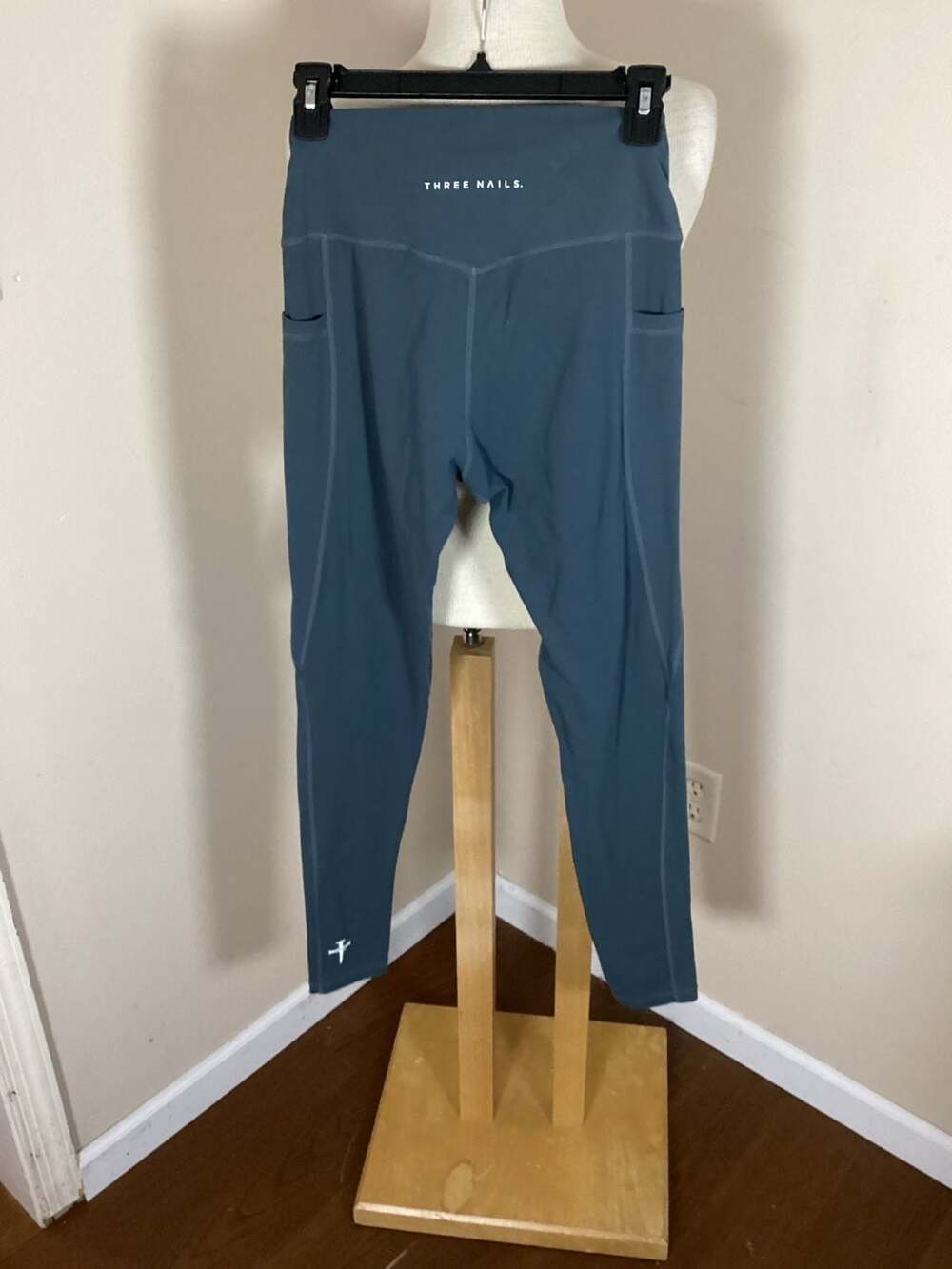Three Nails Women's High-Rise Pocket Leggings in Ocean Blue - Thumbnail 3