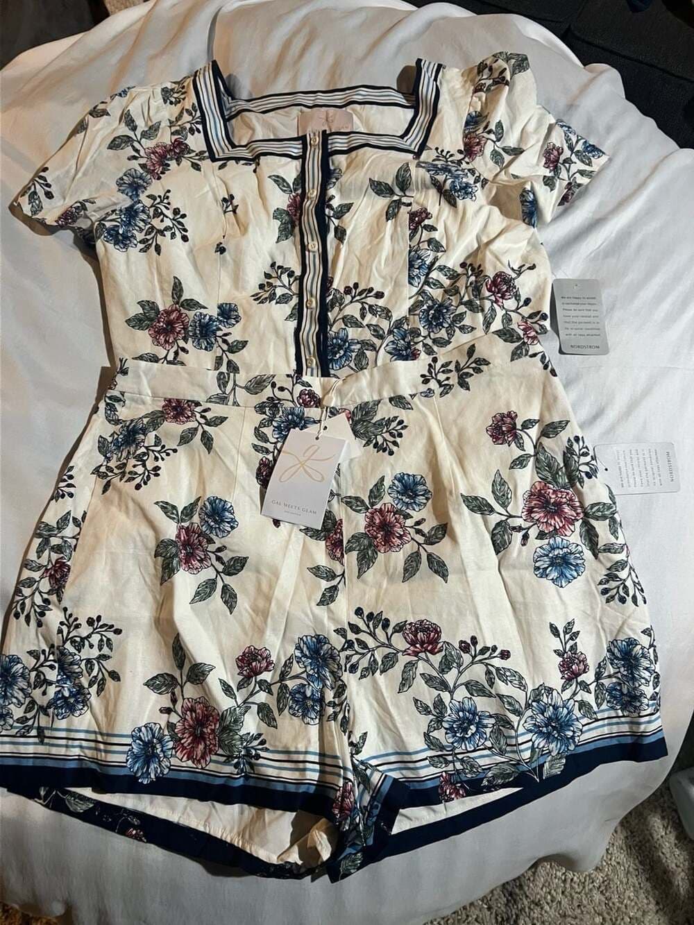Gal Meets Glam Collection Darla Floral Printed Button Front Romper - Thumbnail 4